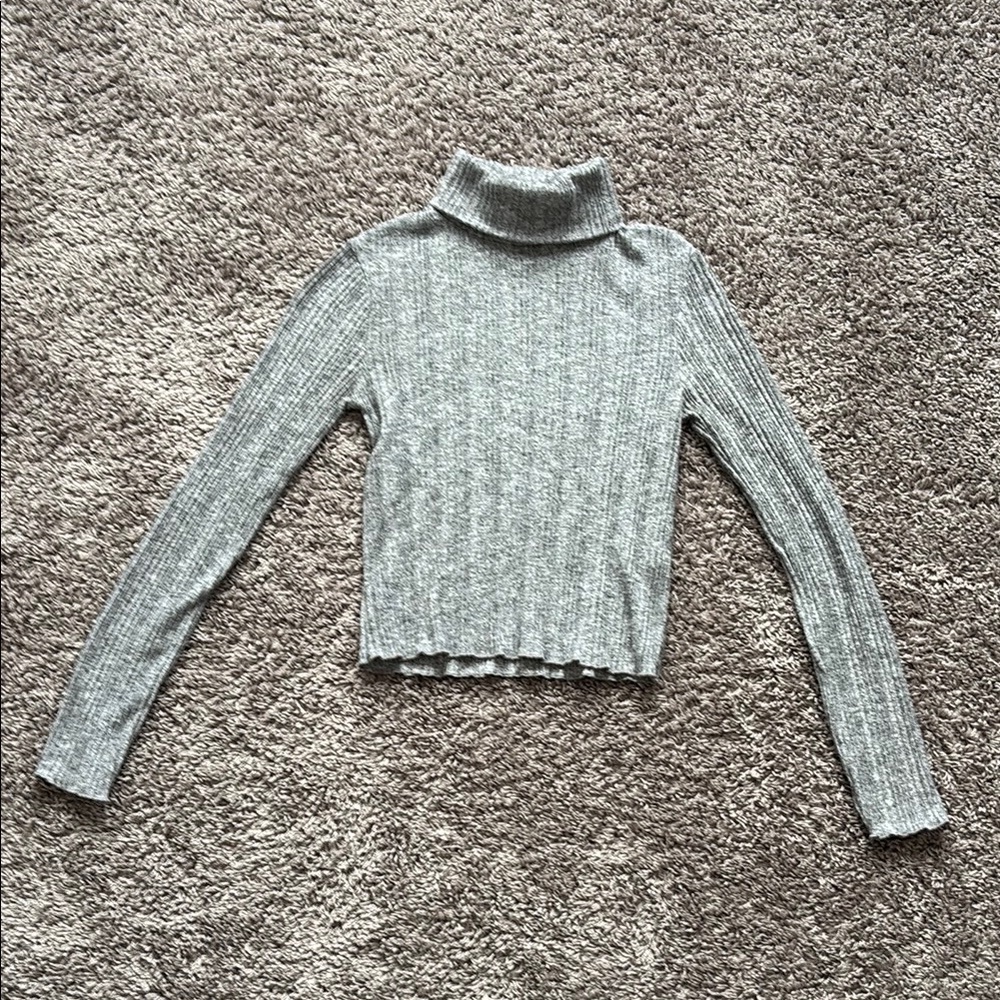 Cropped Gray Turtleneck Ribbed Sweater